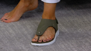 Amy Stran feet photo thumbnail