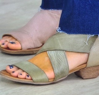 Amy Stran feet photo thumbnail