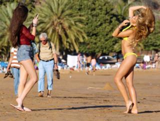 Amy Willerton feet photo thumbnail