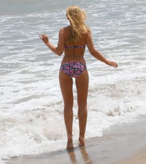 Amy Willerton feet photo thumbnail