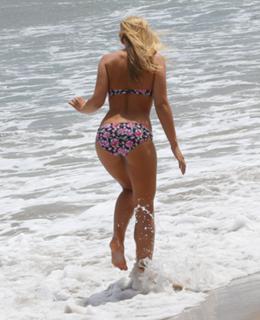 Amy Willerton feet photo thumbnail