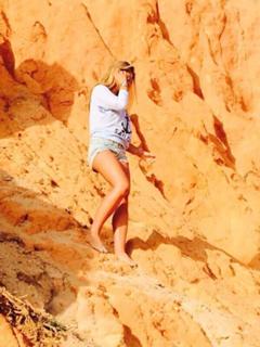 Amy Willerton feet photo thumbnail