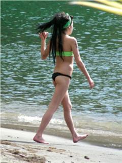 Amy Winehouse feet photo thumbnail