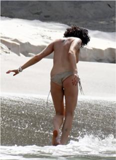 Amy Winehouse feet photo thumbnail