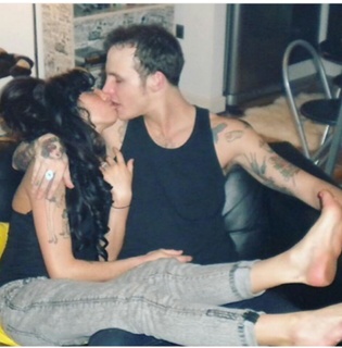 Amy Winehouse feet photo thumbnail