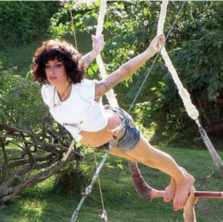 Amy Winehouse feet photo thumbnail