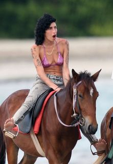 Amy Winehouse feet photo thumbnail