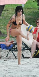 Amy Winehouse feet photo thumbnail
