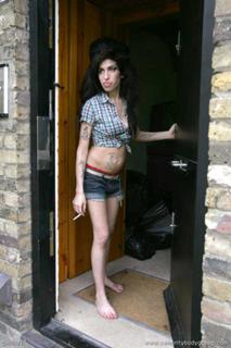 Amy Winehouse feet photo thumbnail