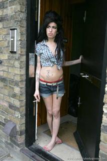 Amy Winehouse feet photo thumbnail