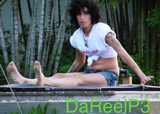 Amy Winehouse feet photo thumbnail