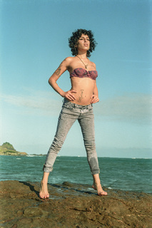 Amy Winehouse feet photo thumbnail