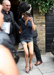 Amy Winehouse feet photo thumbnail