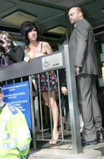 Amy Winehouse feet photo thumbnail