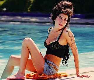 Amy Winehouse feet photo thumbnail