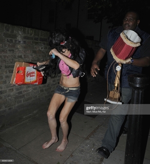 Amy Winehouse feet photo thumbnail