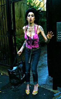 Amy Winehouse feet photo thumbnail