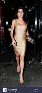 Amy Winehouse feet photo thumbnail
