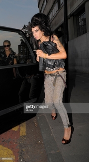 Amy Winehouse feet photo thumbnail