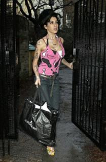Amy Winehouse feet photo thumbnail