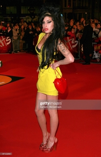 Amy Winehouse feet photo thumbnail