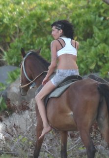 Amy Winehouse feet photo thumbnail