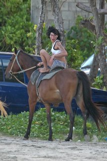 Amy Winehouse feet photo thumbnail