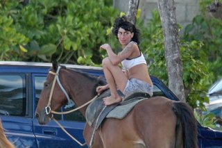 Amy Winehouse feet photo thumbnail