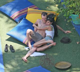 Amy Winehouse feet photo thumbnail