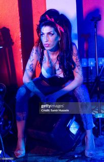Amy Winehouse feet photo 5
