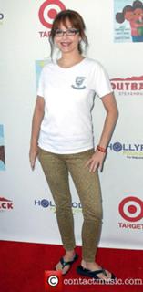 Amy Yasbeck feet photo thumbnail