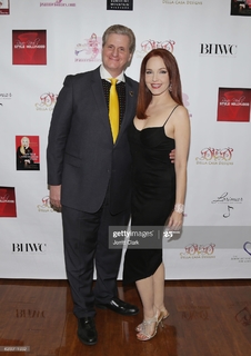 Amy Yasbeck feet photo thumbnail