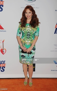 Amy Yasbeck feet photo thumbnail