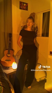 Amybeth McNulty feet photo 15
