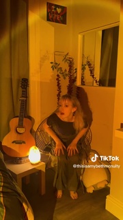 Amybeth McNulty feet photo 14