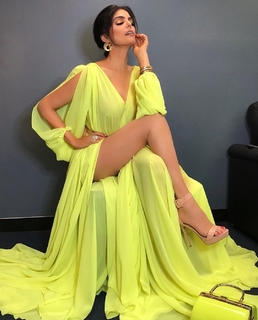 Ana Barbara feet photo thumbnail