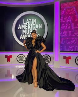 Ana Barbara feet photo thumbnail