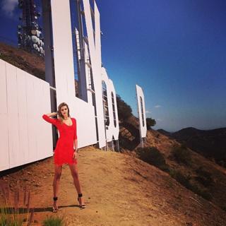 Ana Beatriz Barros feet photo thumbnail