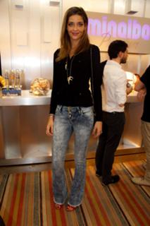 Ana Beatriz Barros feet photo thumbnail