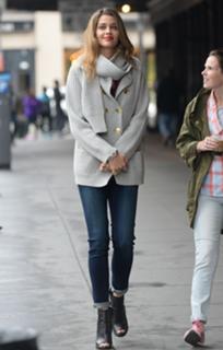 Ana Beatriz Barros feet photo thumbnail