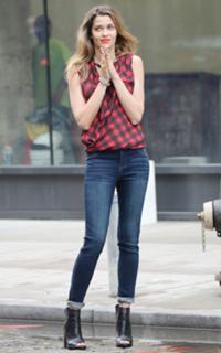 Ana Beatriz Barros feet photo thumbnail