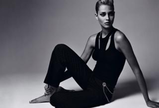 Ana Beatriz Barros feet photo thumbnail