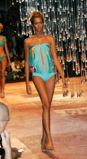 Ana Beatriz Barros feet photo thumbnail