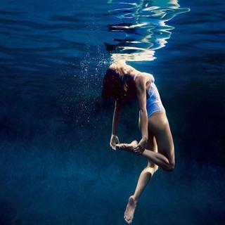 Ana Beatriz Barros feet photo thumbnail