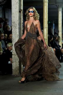 Ana Beatriz Barros feet photo thumbnail