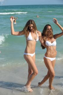 Ana Beatriz Barros feet photo thumbnail