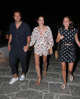 Ana Beatriz Barros feet photo thumbnail