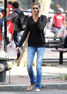 Ana Beatriz Barros feet photo thumbnail