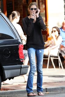 Ana Beatriz Barros feet photo thumbnail