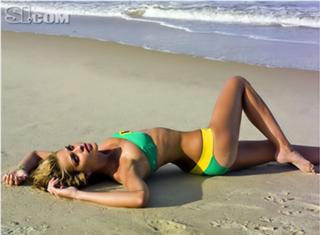 Ana Beatriz Barros feet photo thumbnail